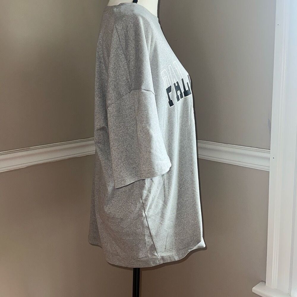 SHEIN Oversized Tee - Picture 3 of 5